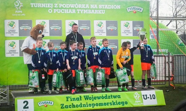 Bałtyk Koszalin kategoria U10 – II miejsce 
Od lewej: Alex Śniedziewski, Daniel Burzyński, Kamil Chwałowski, Karol Stępniewski,Tymon Bogacz, Bartek Staciwa, Nikodem Dziunycz, Sebastian Chać, Michał Wiewióra, Rafał Jakubowski z trenerem  Piotrem Stolarskim.