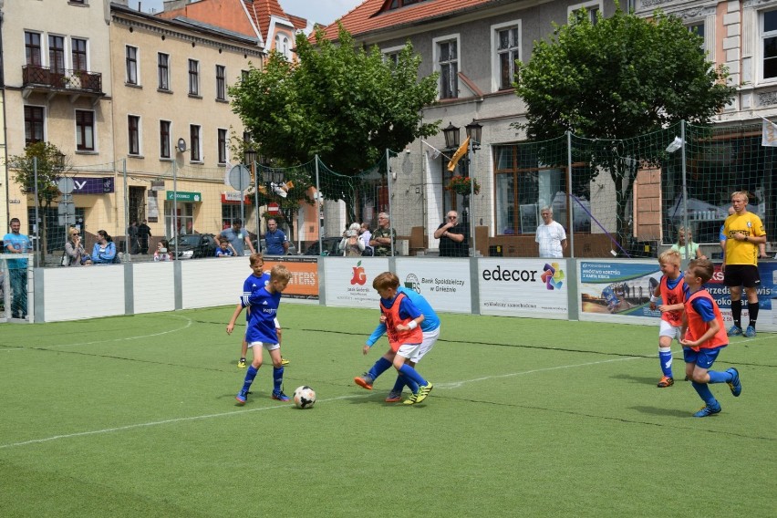 Lech Poznań Street Soccer w Gnieźnie - dwudniowy turniej zebrał tłumy kibiców na Rynek