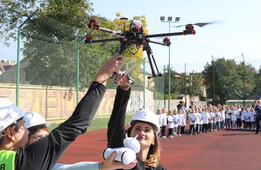 Widowiskowe lądowanie robota w kieleckiej szkole. Pierwszy taki w kraju