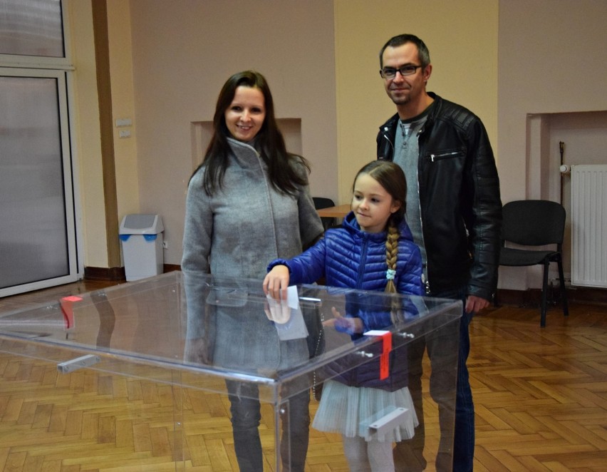 Druga tura wyborów w Kraśniku. Mieszkańcy głosują (ZDJĘCIA)
