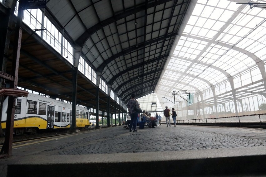Nie widać końca remontu stacji PKP  w Legnicy, zobaczcie zdjęcia