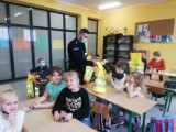 Dzielnicowy wraz z policjantką spotkali się z uczniami szkół podstawowych w Darzlubiu i Leśniewie | NADMORSKA KRONIKA POLICYJNA
