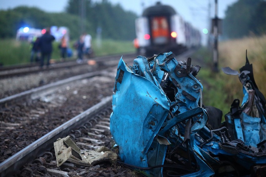 Pociąg uderzył w tira w Milejowie