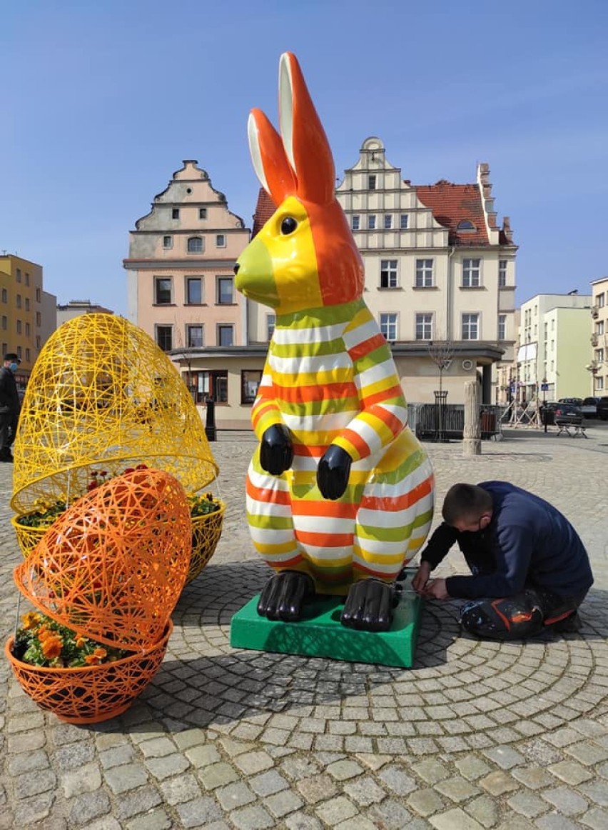 Wielkanoc już tuż- tuż. Zobacz jak pięknie wygląda rynek w Bolesławcu i Lwówku Śląskim