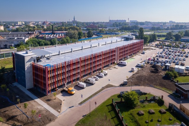 807 nowych miejsc postojowych będzie czekać na kierowców na parkingu dla Narodowego Instytutu Onkologii w Gliwicach