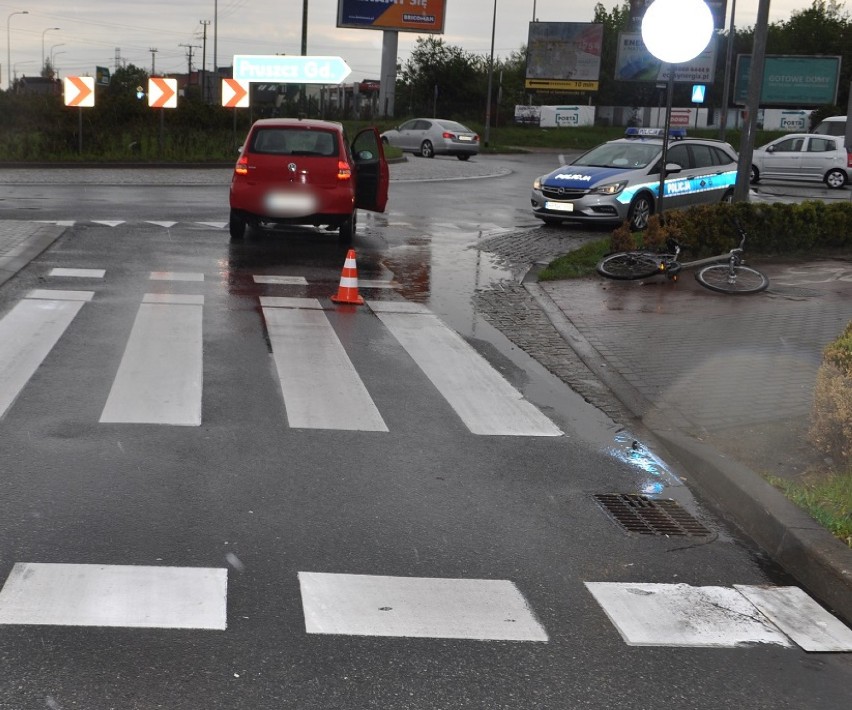 Wypadki w powiecie gdańskim. Potrącenie rowerzysty w Straszynie i czołowe zderzenie w Kolbudach