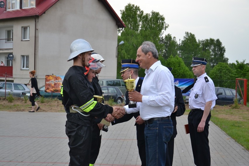 Strażacy z gminy Dziemiany zmierzyli się w licznych konkurencjach. Zobacz zdjęcia