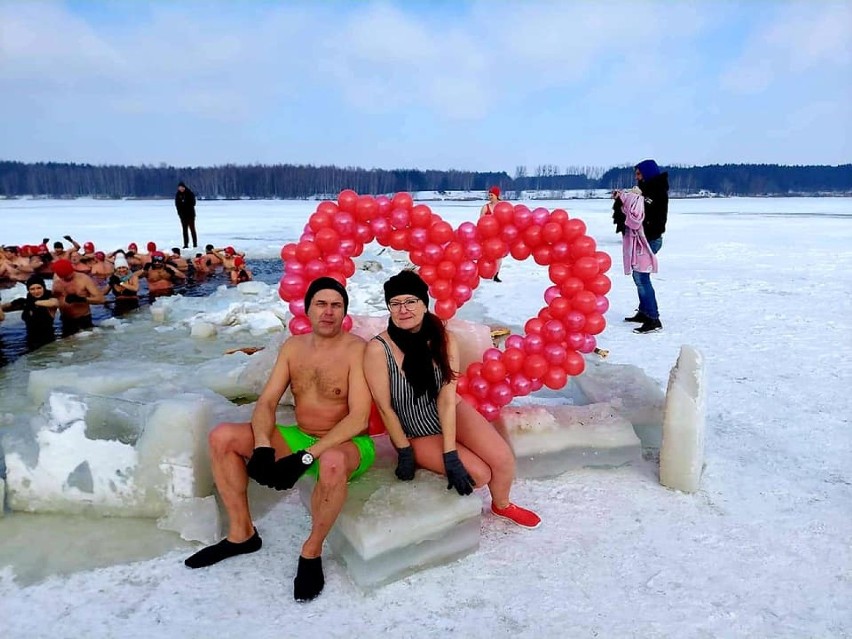 Stowarzyszenie Morsy Kalisz. Walentynkowa kąpiel w lodowatej...