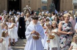 Boże Ciało w Radomiu. Piękna oprawa i tłum wiernych na największej procesji w mieście. Wierni przeszli z katedry do fary. Zobacz zdjęcia