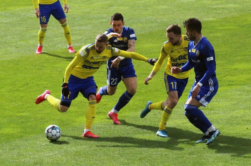 Fortuna 1. Liga. Arka Gdynia wygrała z Miedzią w Legnicy i nadal jest w pierwszej szóstce. 20.03.2021 