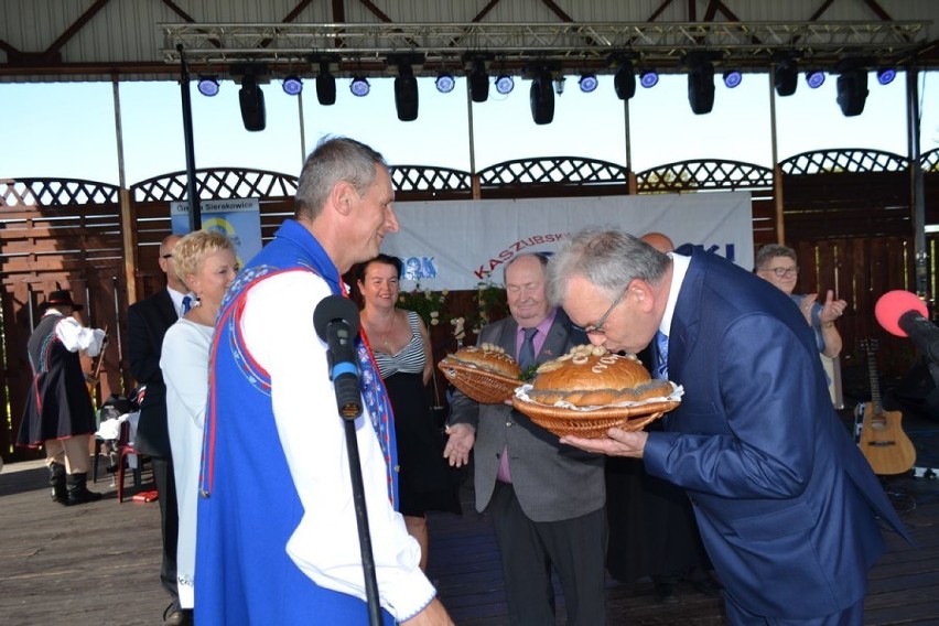 Piękna pogoda, zasłużeni dla gminy i goście z Saint-Ghislain...