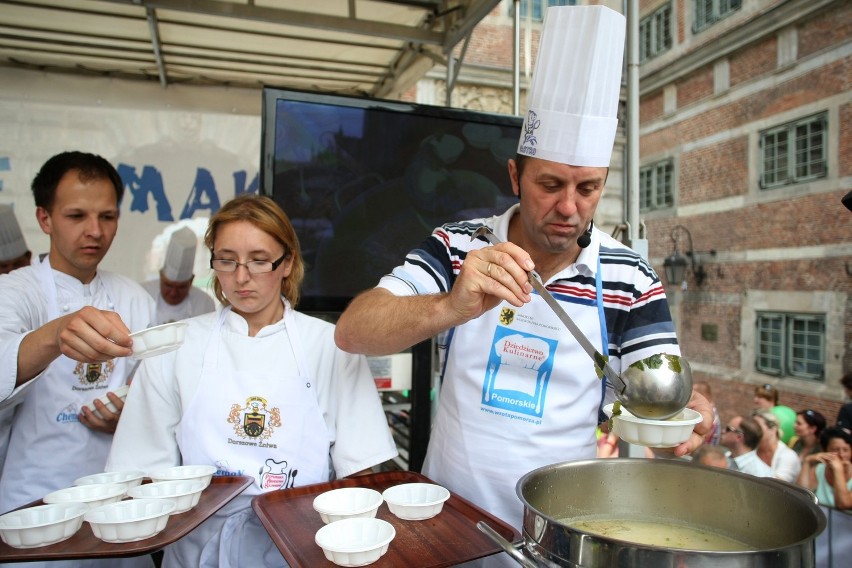 Jarmark św. Dominika 2012: Festiwal Pomorskie Smaki. Mieczysław Struk gotował zupę rybną - ZDJĘCIA