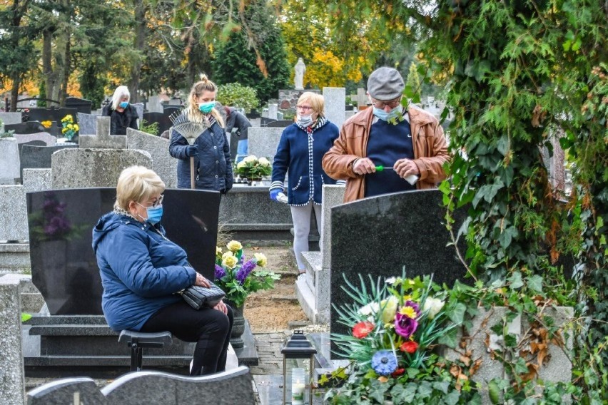 Oto, jak wyglądały cmentarze w Bydgoszczy w 2020 roku na...