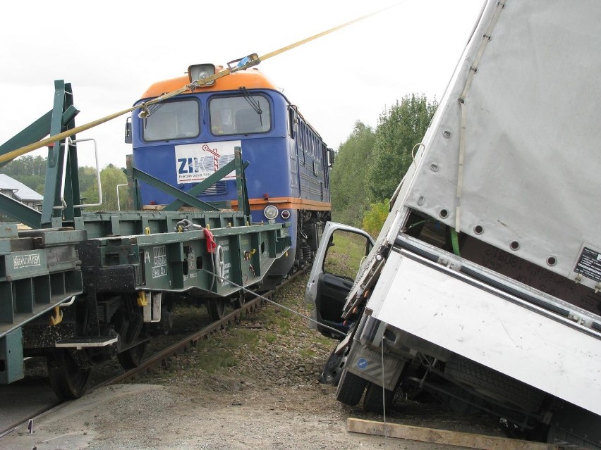 iveco zderzyło się z pociągiem