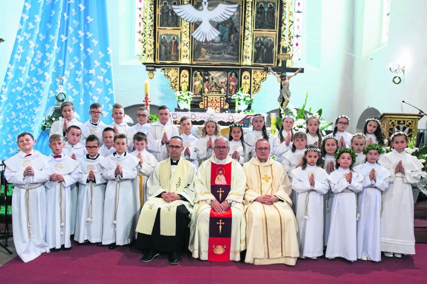 Sakrament Pierwszej Komunii Świętej przyjęły dzieci w wągrowieckiej fary. W najbliższą niedzielę komunia w Wojciechu 