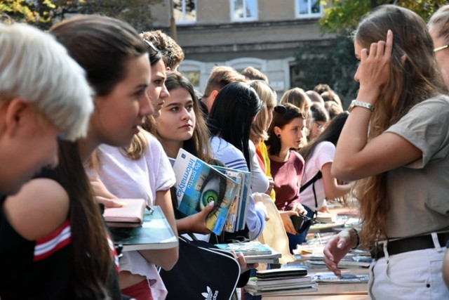 Piknik integracyjny w legnickim V Liceum Ogólnokształcącym.