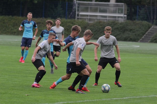 Gwarek Zabrze pokonał w CLJ U-18 Hutnika Kraków 2:1

Zobacz kolejne zdjęcia. Przesuwaj zdjęcia w prawo - naciśnij strzałkę lub przycisk NASTĘPNE