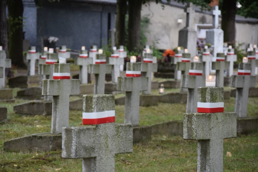 Święto Wojska Polskiego w Kaliszu. Złożono kwiaty i znicze...