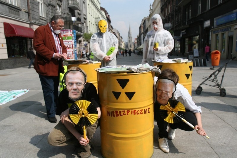 Protest przeciw elektrowniom atomowym na Mariackiej [WIDEO]