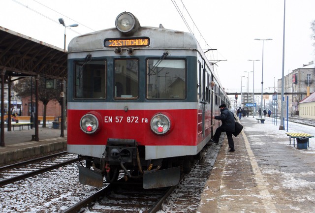 Peron nr 2 będzie wyższy, a pod wiatą będzie można się schronić&#8233;