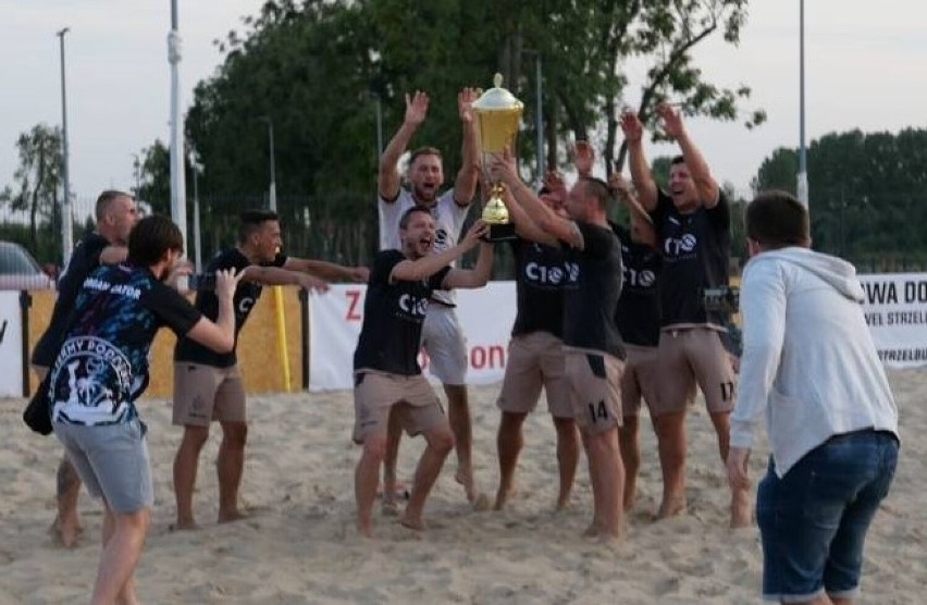 Turniej beach soccera w Poddębicach. Miejscowa drużyna BSC Termy Poddębice walczy o Ekstraklasę ZDJĘCIA