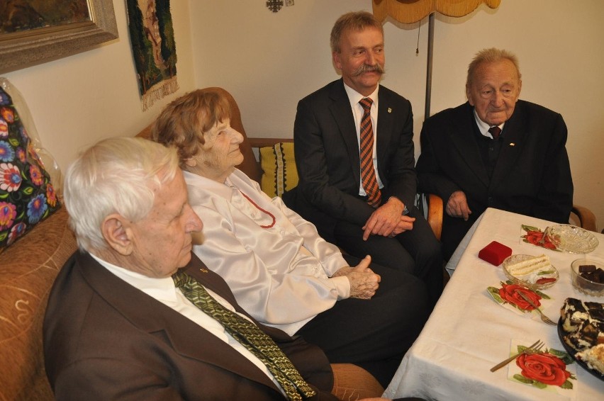Burmistrz Łowicza z wizytą u ważnej dla miasta stulatki (Zdjęcia)