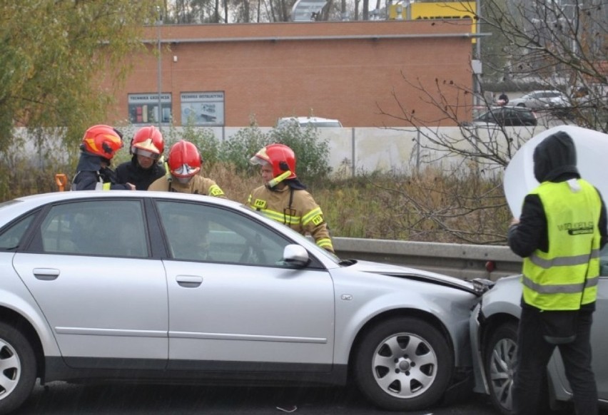 Wolsztyn: Zderzenie dwóch samochodów osobowych i ciężarówki. Sprawcy zatrzymano prawo jazdy [ZDJĘCIA]