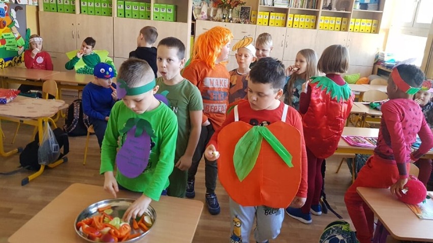 Bal owoców i warzyw w Szkole Podstawowej nr 11 w Zduńskiej...