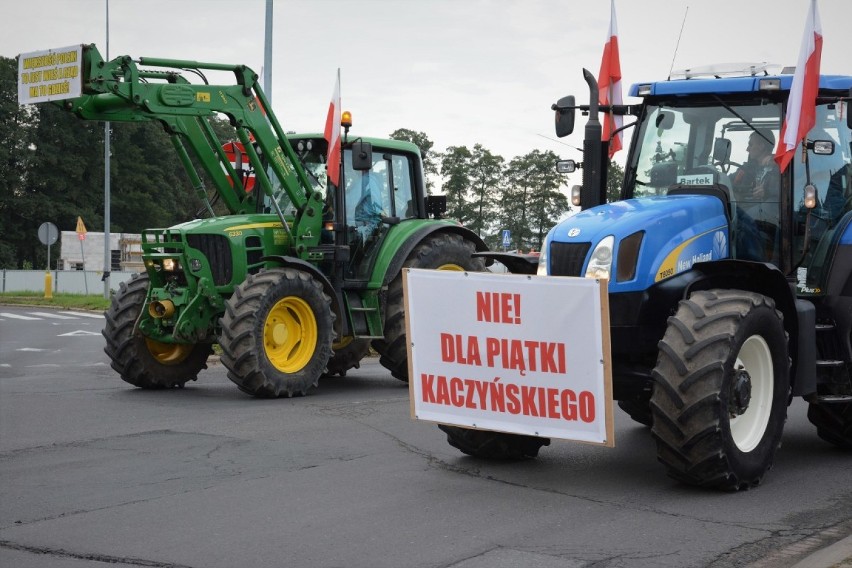 “Cała Polska staneła” -  Rolnicy blokują drogi w proteście przeciwko piątce dla zwierząt