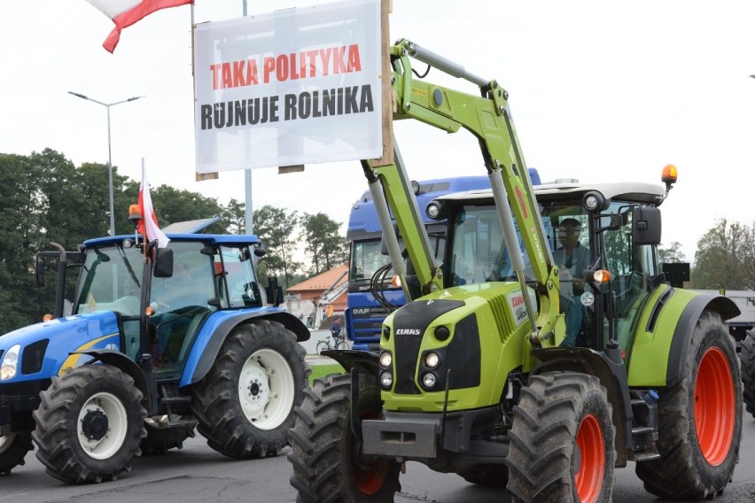 “Cała Polska staneła” -  Rolnicy blokują drogi w proteście przeciwko piątce dla zwierząt