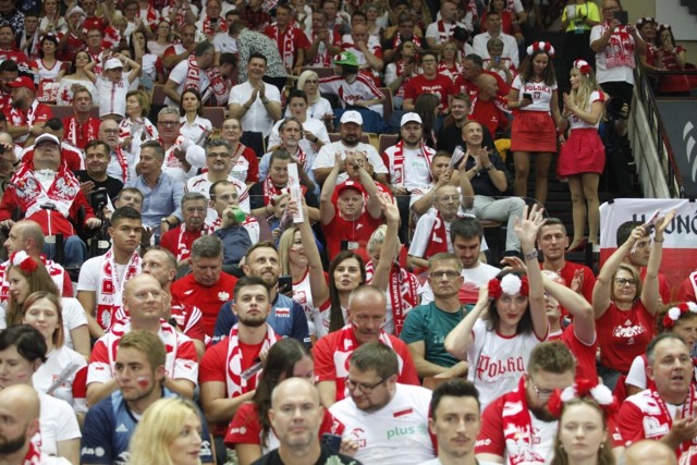Kibice Biało-Czerwonych w finale MŚ głośno dopingowali Polaków

  Zobacz kolejne zdjęcia. Przesuwaj zdjęcia w prawo - naciśnij strzałkę lub przycisk NASTĘPNE