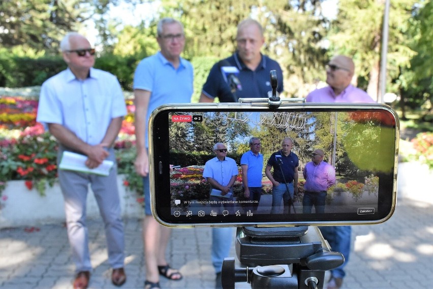 Podczas konferencji prasowej przedstawiciele Stowarzyszenia...