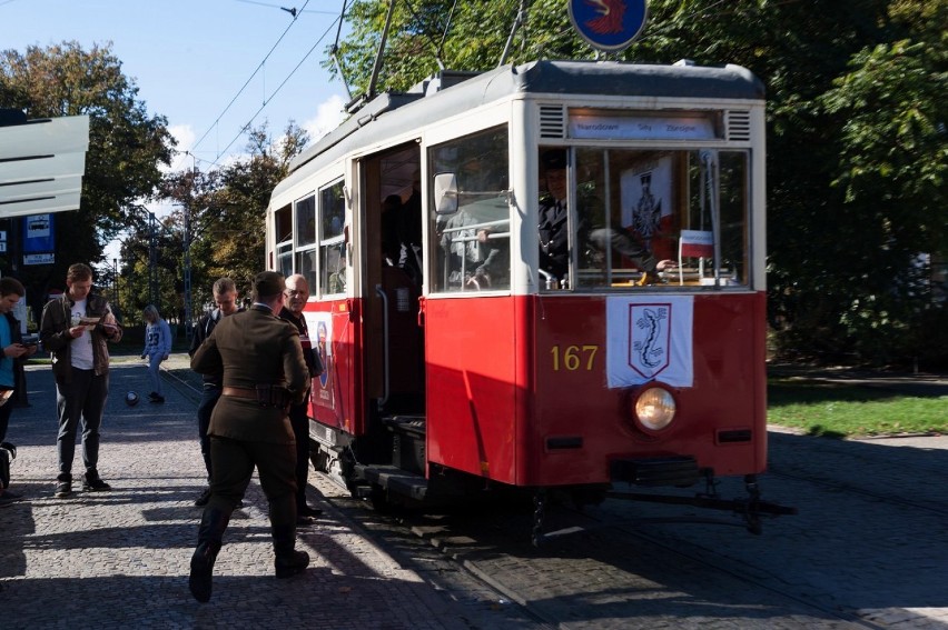 Historyczny tramwaj wyjechał na ulice Szczecina w 73. rocznicę powstania Narodowych Sił Zbrojnych