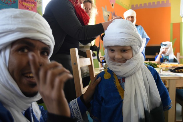 Saharyjscy nomadzi odwiedzili dzieci leczące się na oddziale onkologicznym w Chorzowie