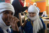 Fundacja Iskierka zaprosiła nomadów, by opowiedzieli dzieciom o Saharze [ZDJĘCIA]