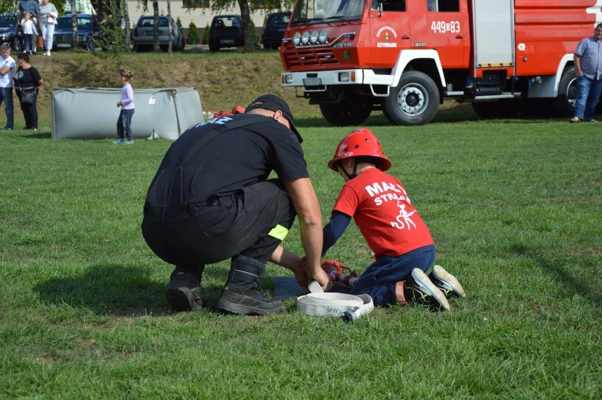 Dziecięca drużyna pożarnicza przy OSP w Tuchlinie na VI...