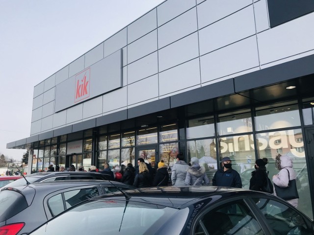 11 marca o 9 rano oficjalnie otwarty został pierwszy sklep Kik w Zawierciu.