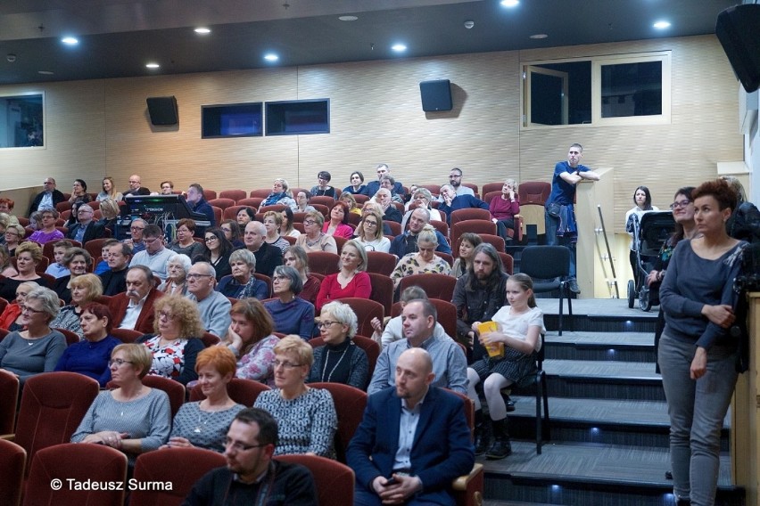 Stargardzcy wokaliści zaśpiewali razem z Mietkiem Szcześniakiem. Wokalne warsztaty i koncert w SCK [zdjęcia, wideo]