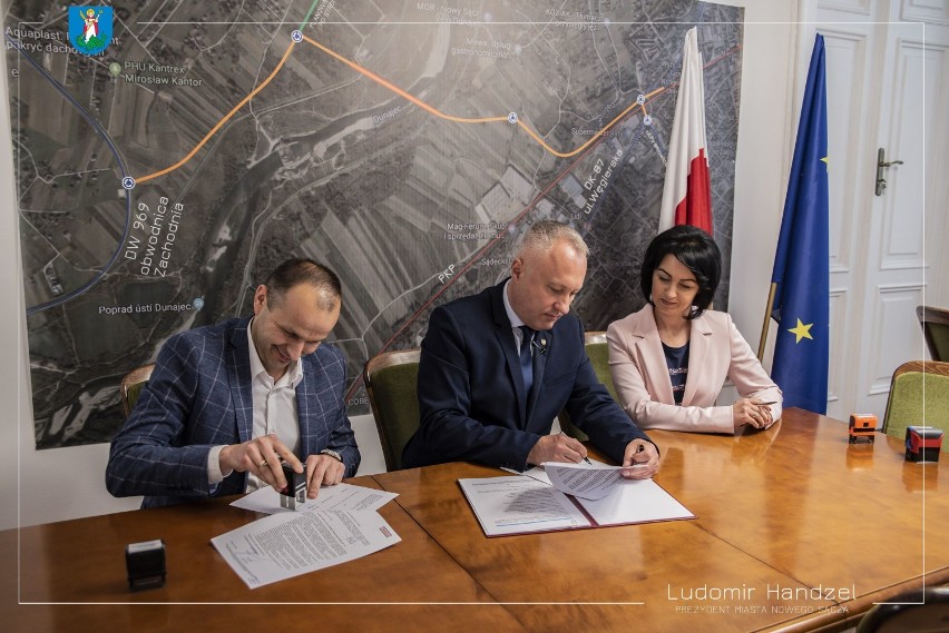 Nowy Sącz. Prezydent Ludomir Handzel podpisał umowy na remont dwóch sądeckich ulic. O które chodzi?