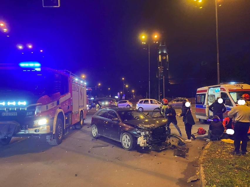 Groźny wypadek w Krakowie przy Wielickiej. Dwie osoby ranne