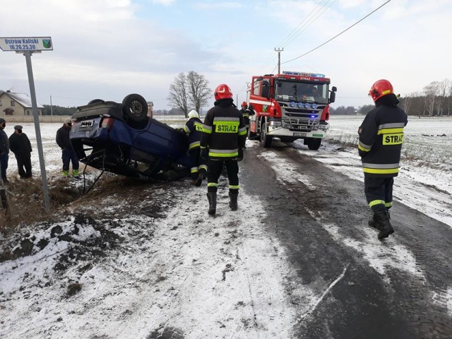 W miejscowości Zagórna koło Brzezin dachował samochód osobowy