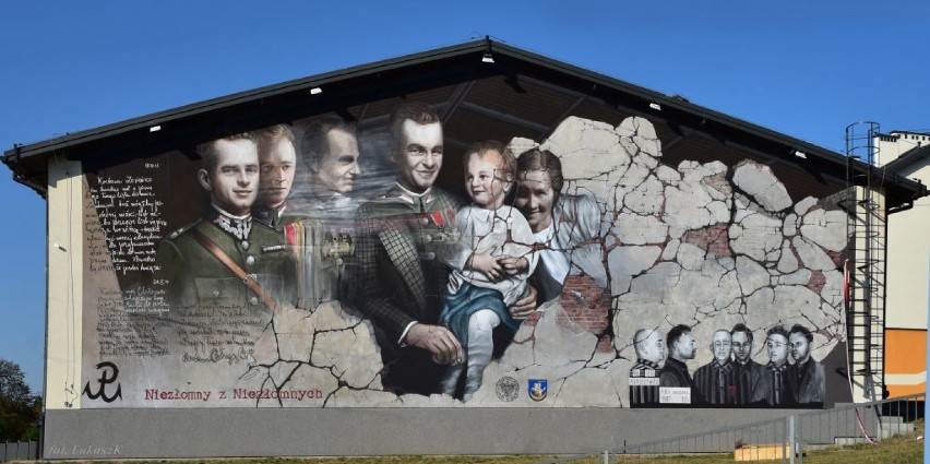 Na Szkole Podstawowej w Tarnowcu powstał mural...