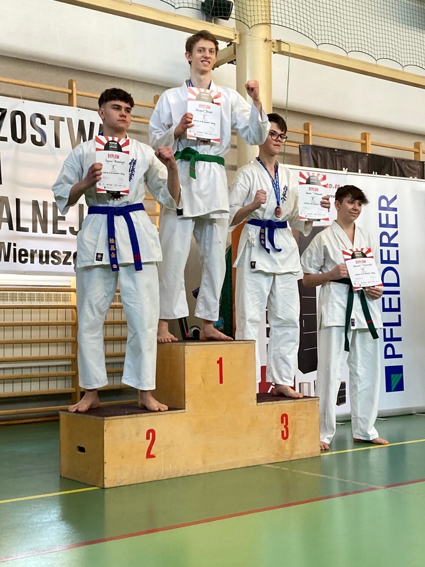 Zawodnicy Kaliskiego Klubu Kyokushinkan Karate David Club medalistami mistrzostw Polski centralnej. ZDJĘCIA