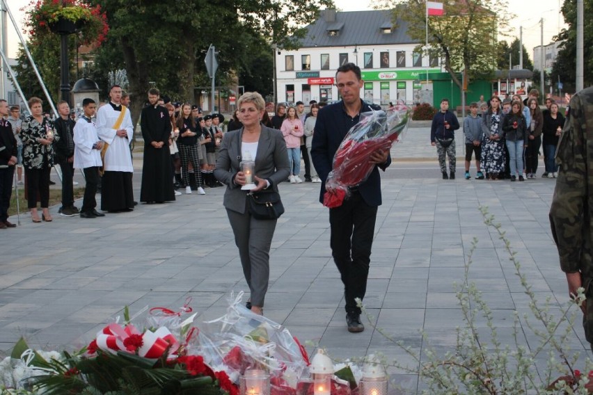 Gminny Dzień Pamięci w Dąbrowie Białostockiej. Władze i mieszkańcy oddali hołd ofiarom wojny
