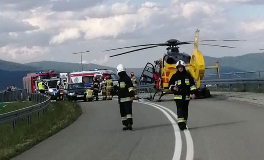 Wypadek w Żywcu. Samochód potrącił 19-latkę, kierowca był pijany. Dziewczynę zabrał śmigłowiec LPR do szpitala