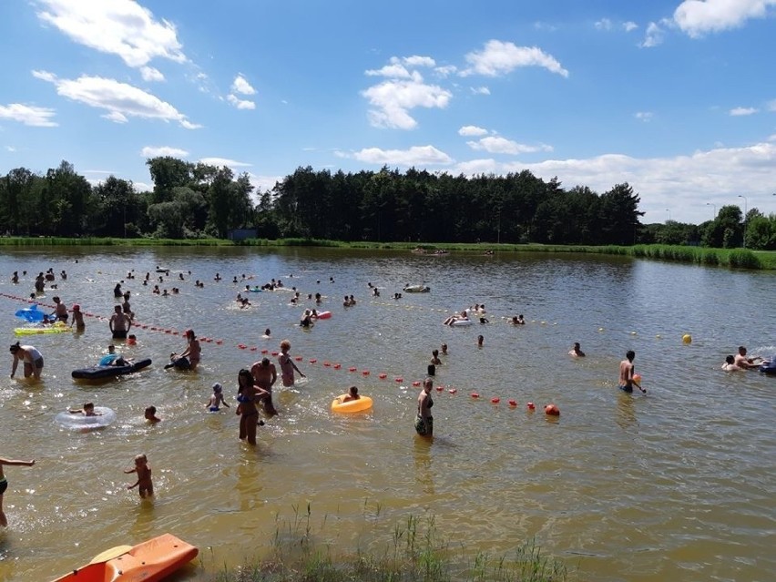 Noclegi nad wodą pod Łodzią. Kąpielisko w "Ośrodku nad Stawem" w Konstantynowie Łódzkim nareszcie czynne