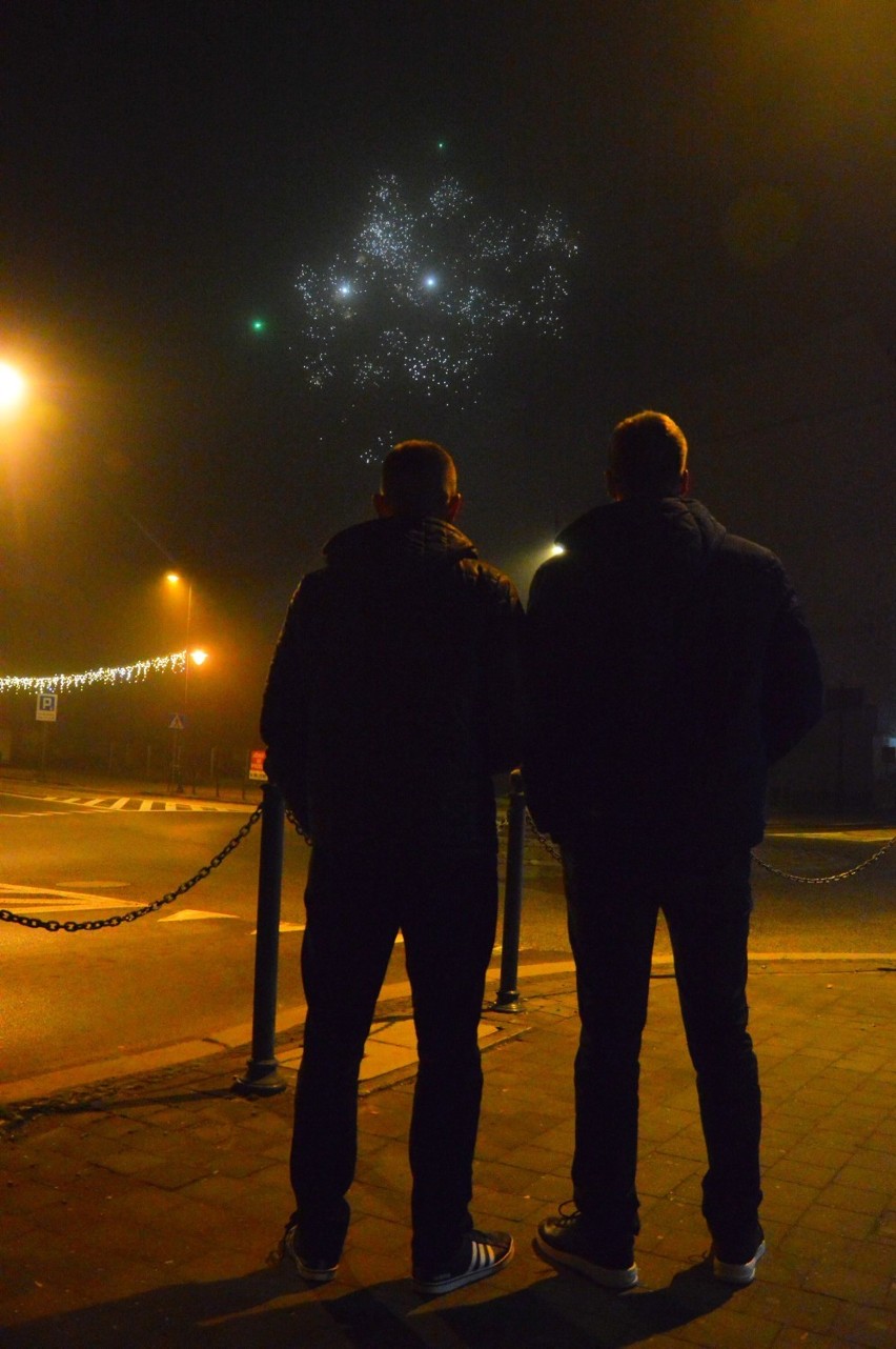 Sylwestrowa noc z koronawirusem w Nysie. Nieliczni wyszli z domów powitać Nowy Rok