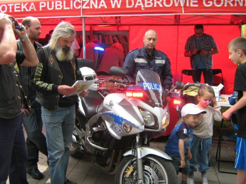 Dąbrowscy policjanci spotkali się z motocyklistami i...