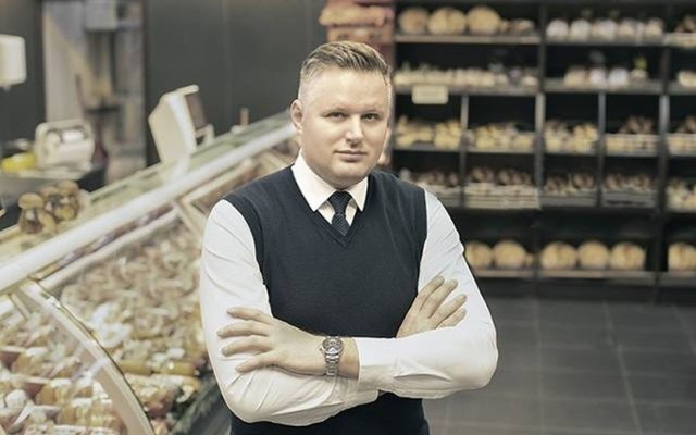 Tadeusz Buzała prowadzi w Anglii sieć sklepów pod nazwą Delikatesy „Smaczek”. Mimo epidemii, jego biznes się kręci