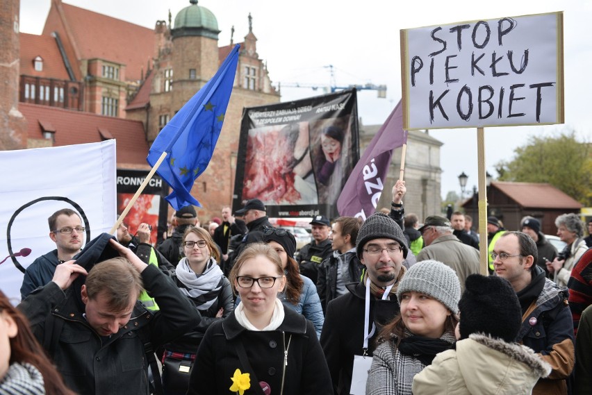 Manifestacja pod hasłem „uSTAWKA:prawa kobiet”  w Gdańsku...